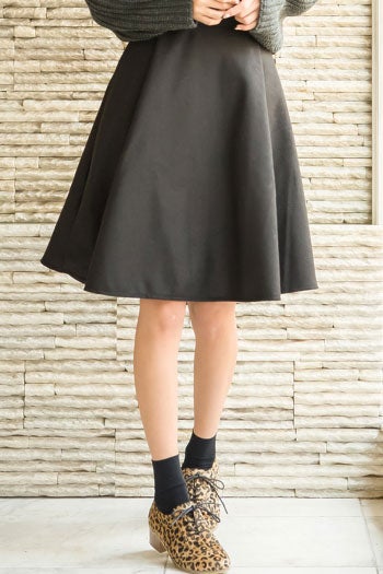 選べる2TYPEボリュームミモレ丈スカート「Re:EDIT by GALSTAR」1,498円（税込）／画像提供：Re:EDIT by GALSTAR