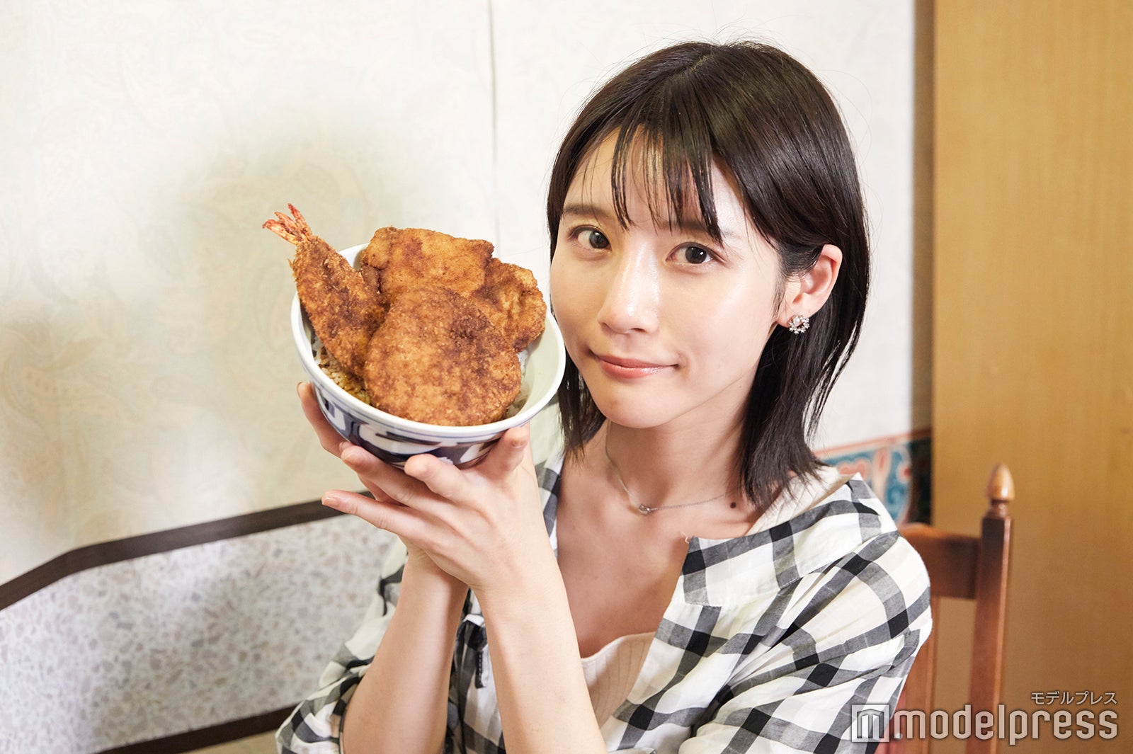 顔の同じくらいの大きさで、ボリューム満点（C）モデルプレス