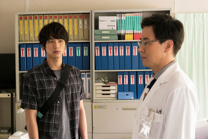 福士蒼汰、鈴木浩介/「愛してたって、秘密はある。」第6話より(画像提供:日本テレビ)