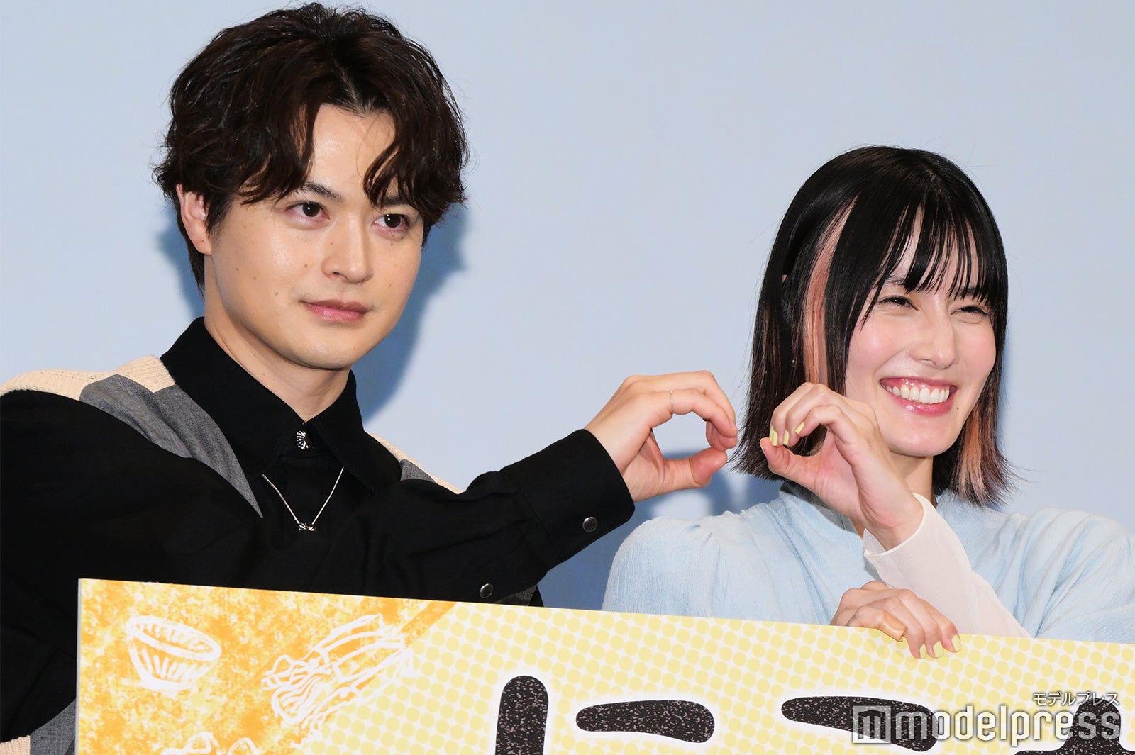 瀬戸康史、橋本愛の意外な“ギャップ”告白「1人で急に笑い始めるんです」【にこたま】