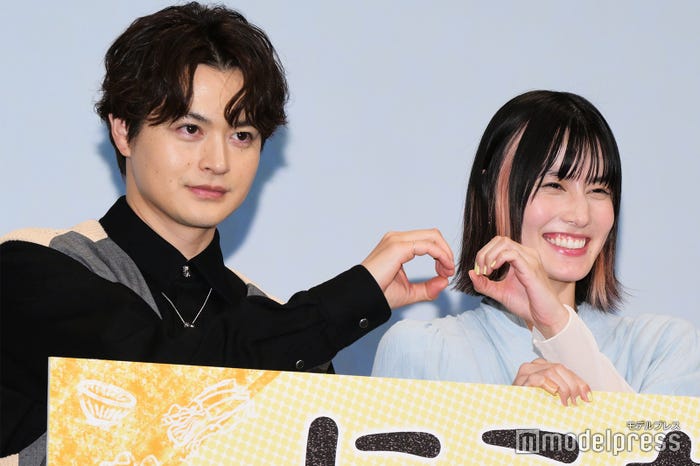 瀬戸康史、橋本愛(C)モデルプレス