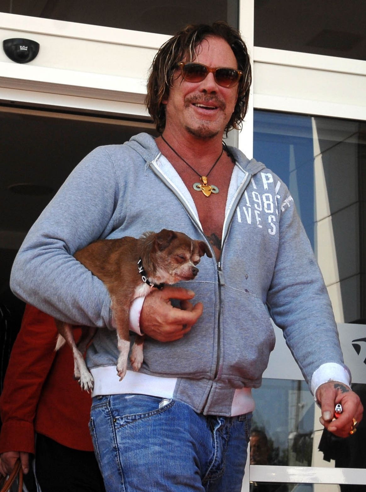 ミッキー・ローク、家賃支援のクラウドファンディング関与を否定