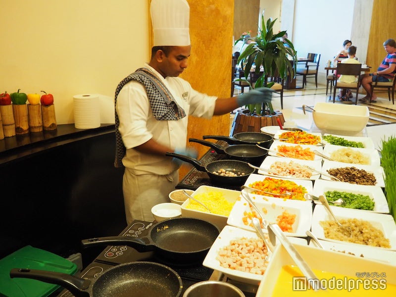 オムレツに入れることができる具材も豊富に揃っている（C）モデルプレス