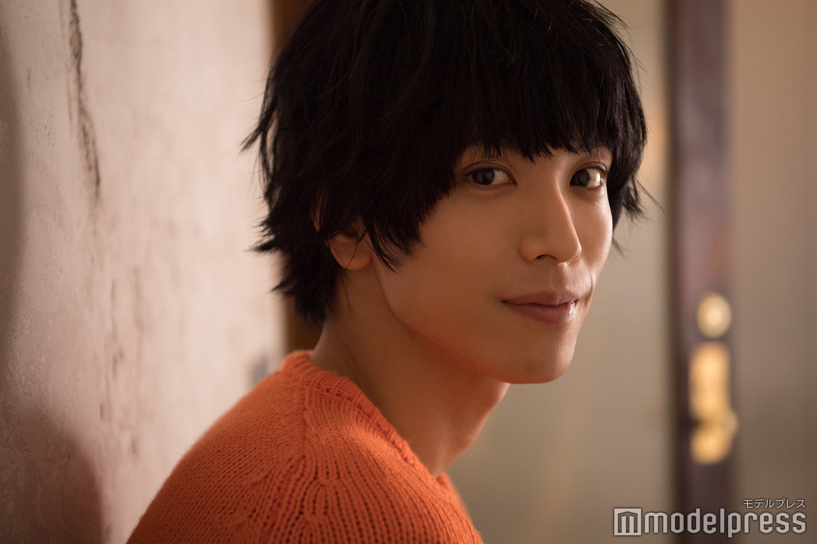 黒羽麻璃央（C）モデルプレス