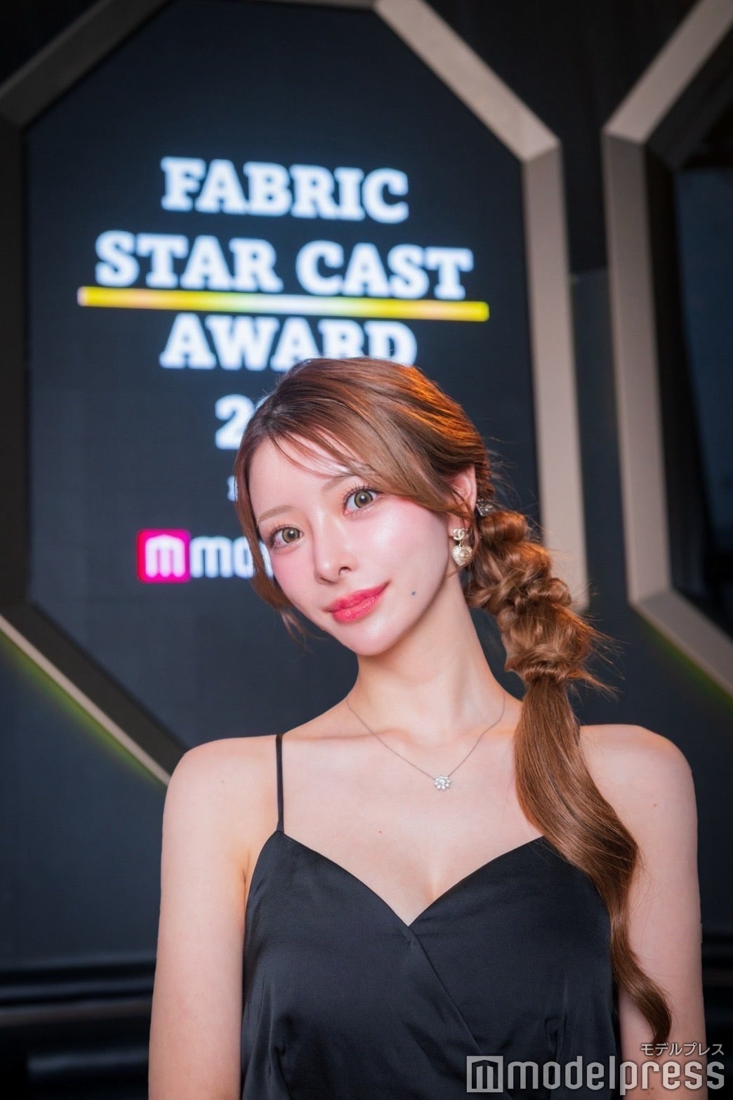 六本木キャバ嬢MONA、毎日出勤から始めた努力──「叶うと信じた人のみ夢が叶う」【FABRIC STAR CAST AWARD 2025】