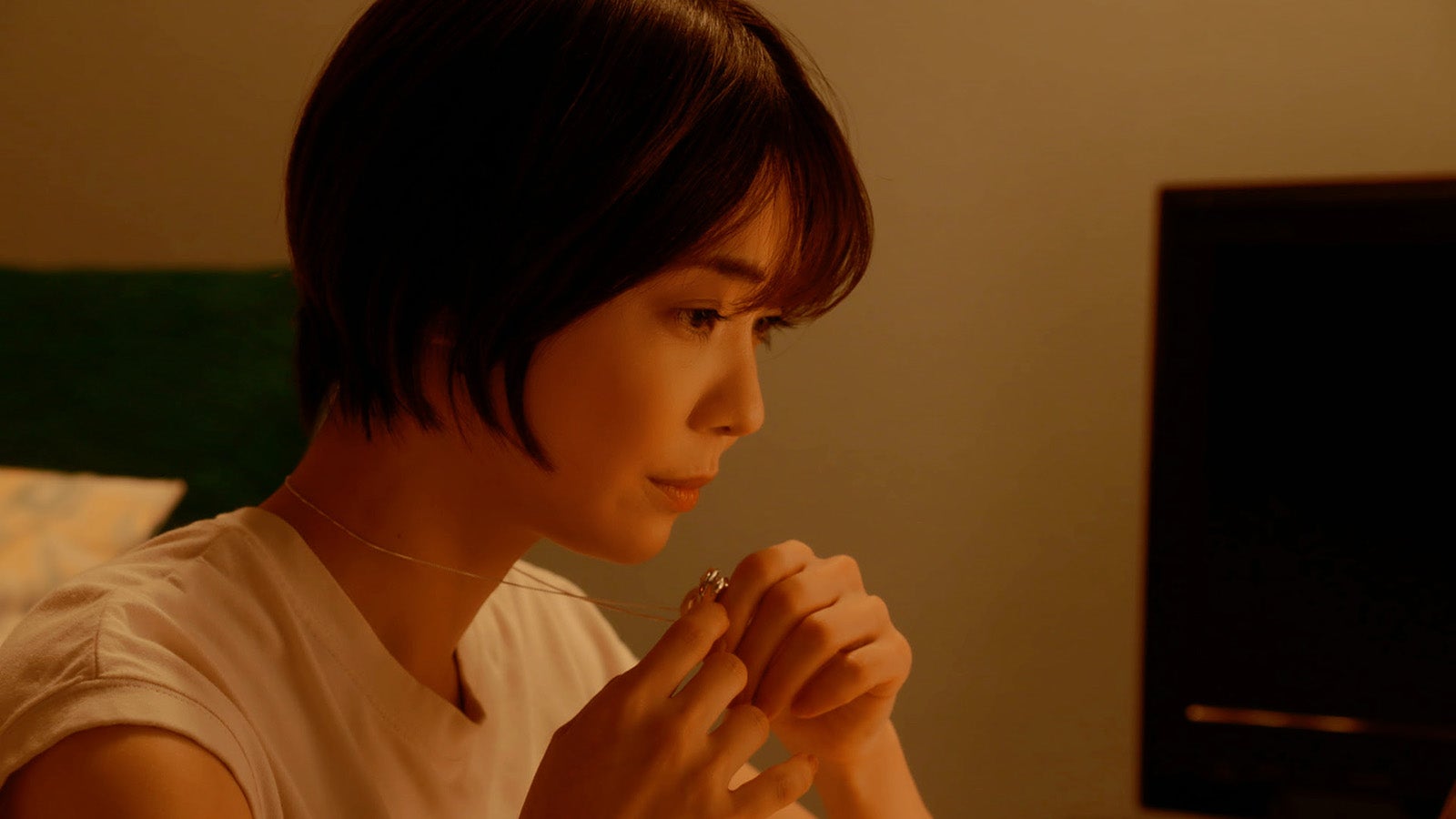 倉科カナ（C）「隣の男はよく食べる」製作委員会