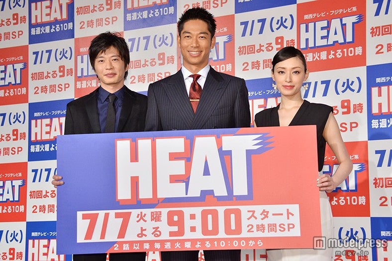 左より：田中圭、AKIRA、栗山千明