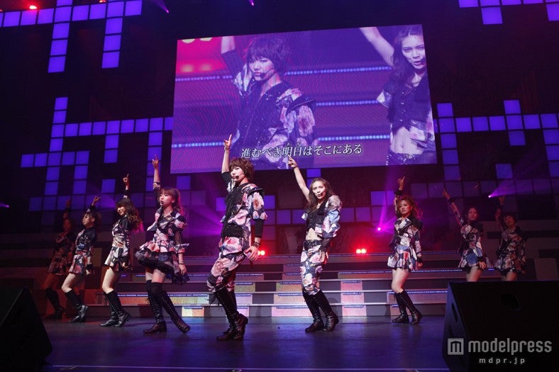 「Lost the way」を披露したDiVA（C）AKS