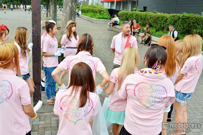 士気を高めるメンバー/「SHIBUYA CLEAN SMILE」