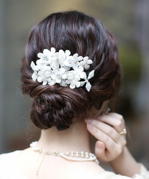 髪をきれいにまとめている女性