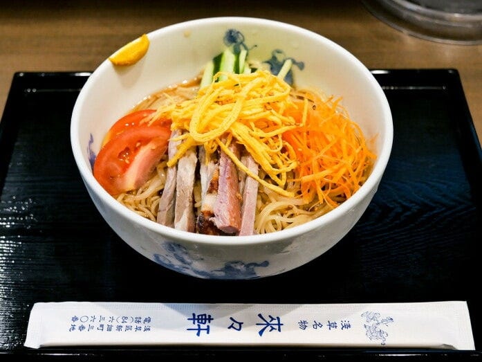 2022年6月30日までの平日限定メニュー、淺草 來々軒「冷やし中華(1050円)」(2022年6月15日撮影)