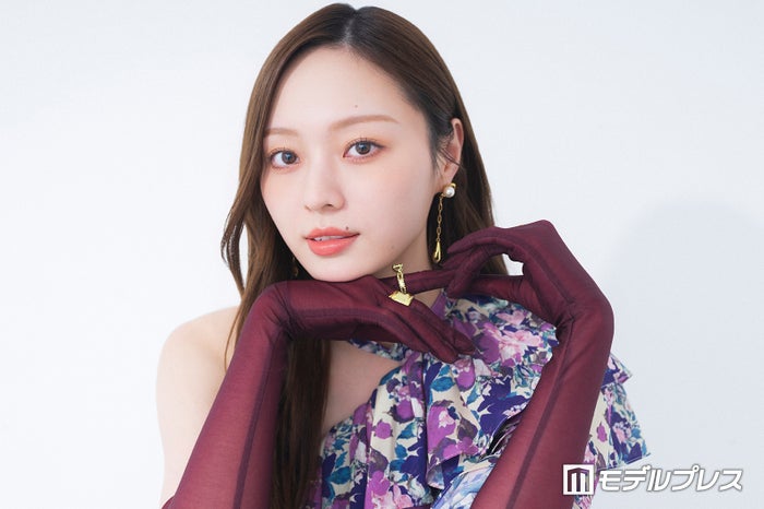 モデルプレスのインタビューに応じた梅澤美波（C）モデルプレス