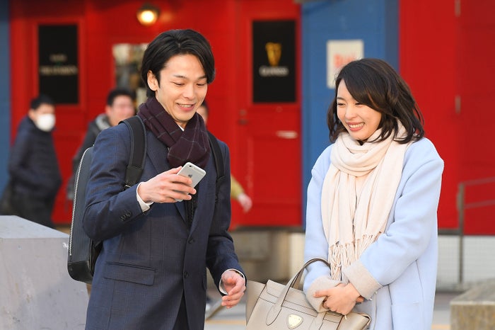 中村倫也、黒川芽以/映画「美人が婚活してみたら」より(提供写真)