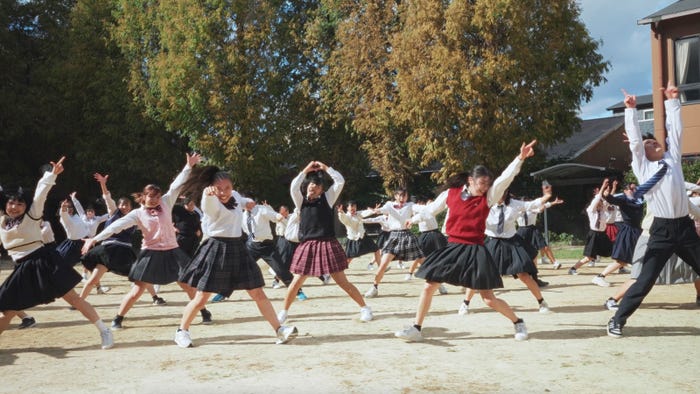 ダンスパフォーマンスをする高校生(C)日本テレビ