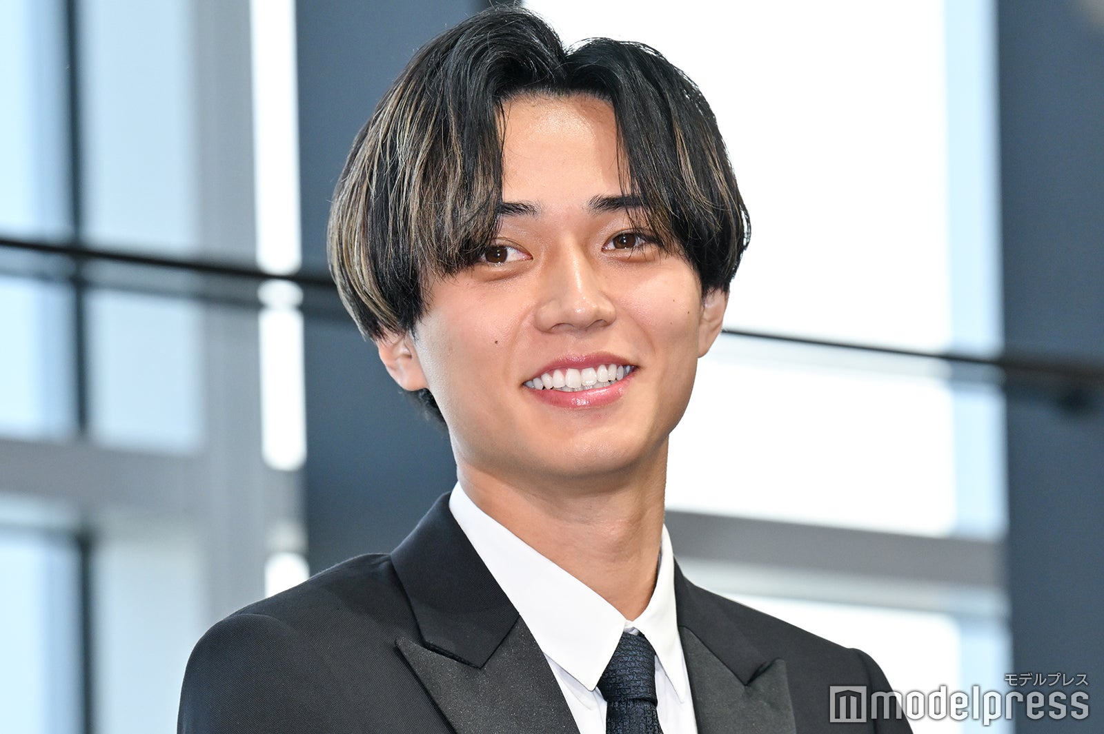 キンプリ永瀬廉、鈴木亮平の「めっちゃ可愛い差し入れ」に驚き ギャップ明かす「イメージ変わりました」【日曜劇場「リブート」】