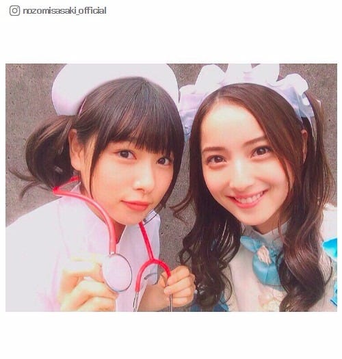 (左から)桜井日奈子、佐々木希/佐々木希Instagramより