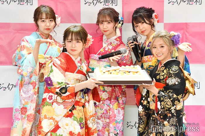 左から:高橋かの、なえなの、蘇武星香、倉田乃彩、れいたぴ (C)モデルプレス