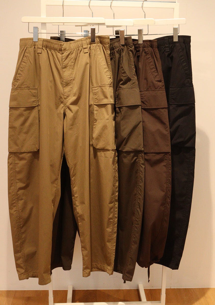 ユニクロ　新作　パンツ　カーゴ