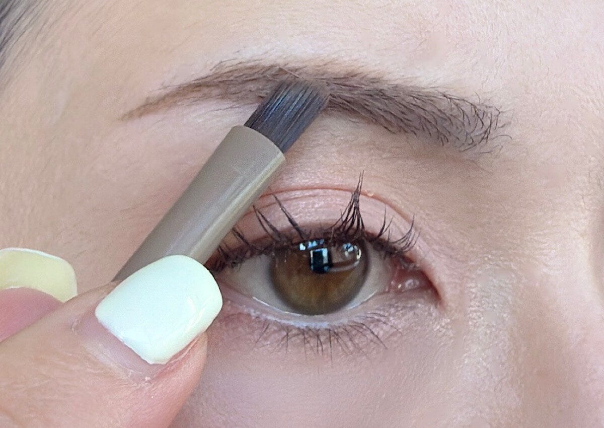 アイブロウは「グレーブラウン」を選ぶのがポイント