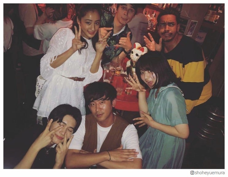 テラハ軽井沢編メンバー、上村翔平バースデーを祝福 集合ショットに反響