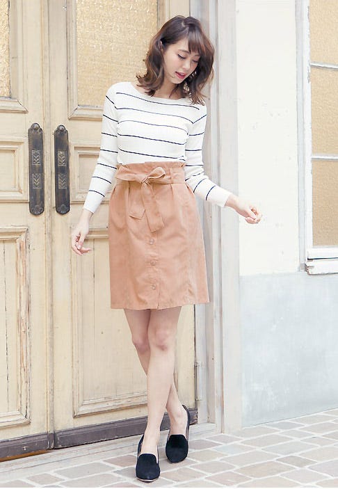 ウエスト後ゴムピーチスキンウエストフリルフロントボタンスカート「神戸レタス」2490円(税込)/画像提供:神戸レタス