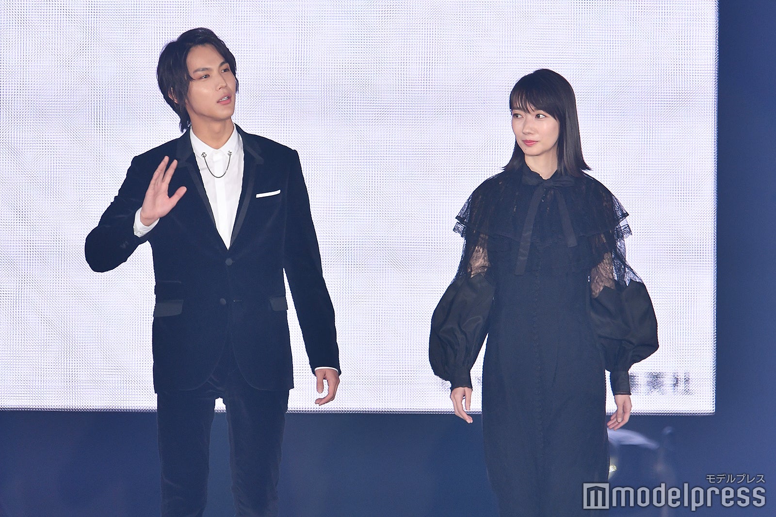 中川大志、波瑠（C）モデルプレス