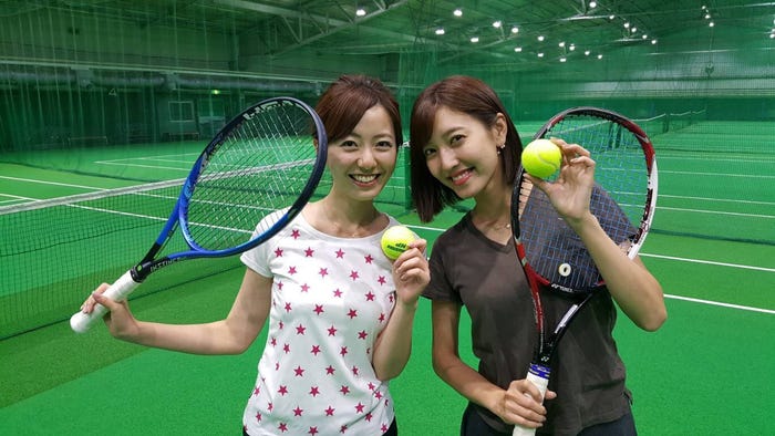 運動不足解消に小澤陽子アナとテニスにチャレンジ!生まれて初めてのテニス、とても楽しかったです!次の日からしばらく筋肉痛に悩まされました…(笑)/内田嶺衣奈アナウンサー(提供写真)