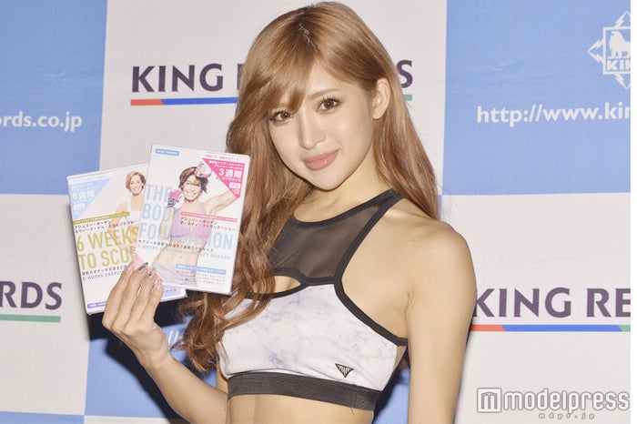 最強腹筋美女 ゆんころ 1ヶ月でボディ激変 世界1までの道のり モデルプレス