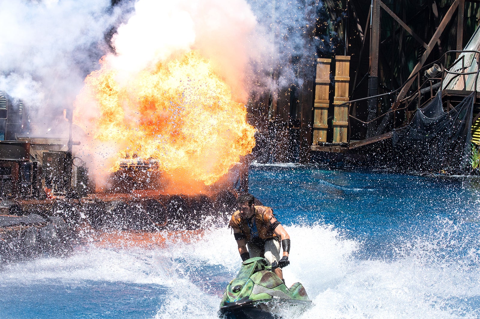 USJ、人気スタントショー「ウォーターワールド」が大幅進化　3D音響＆壮絶アクションがグレードアップ