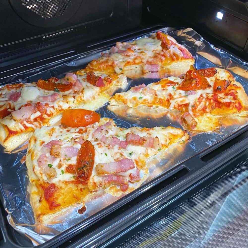 コストコのパンチェッタモッツァレラピザを焼いた写真