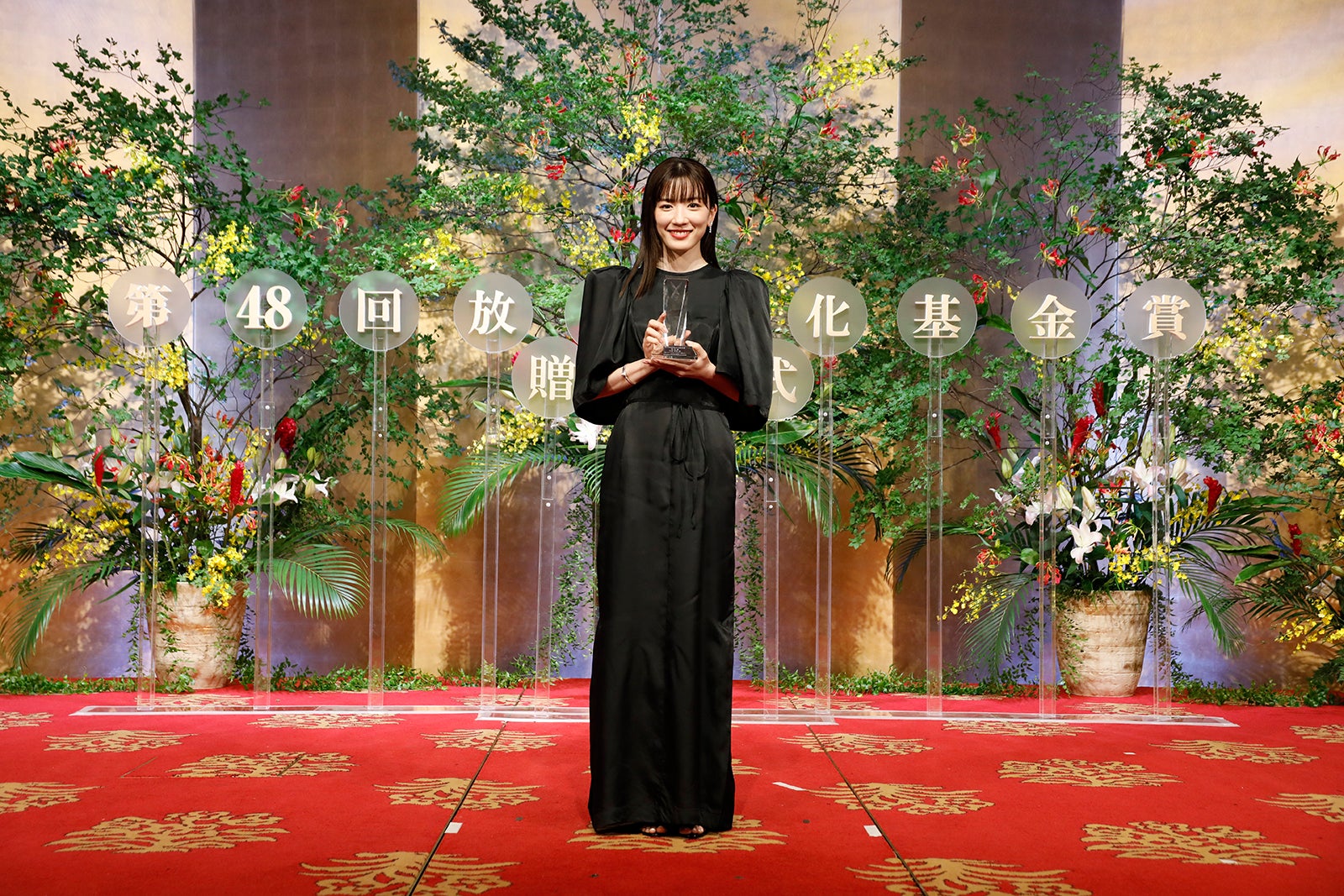 永野芽郁　ハコヅメ　TVガイド当選チェキ 永野芽郁「ハコヅメ」警官写真に26万いいね「髪型最強」「逮捕