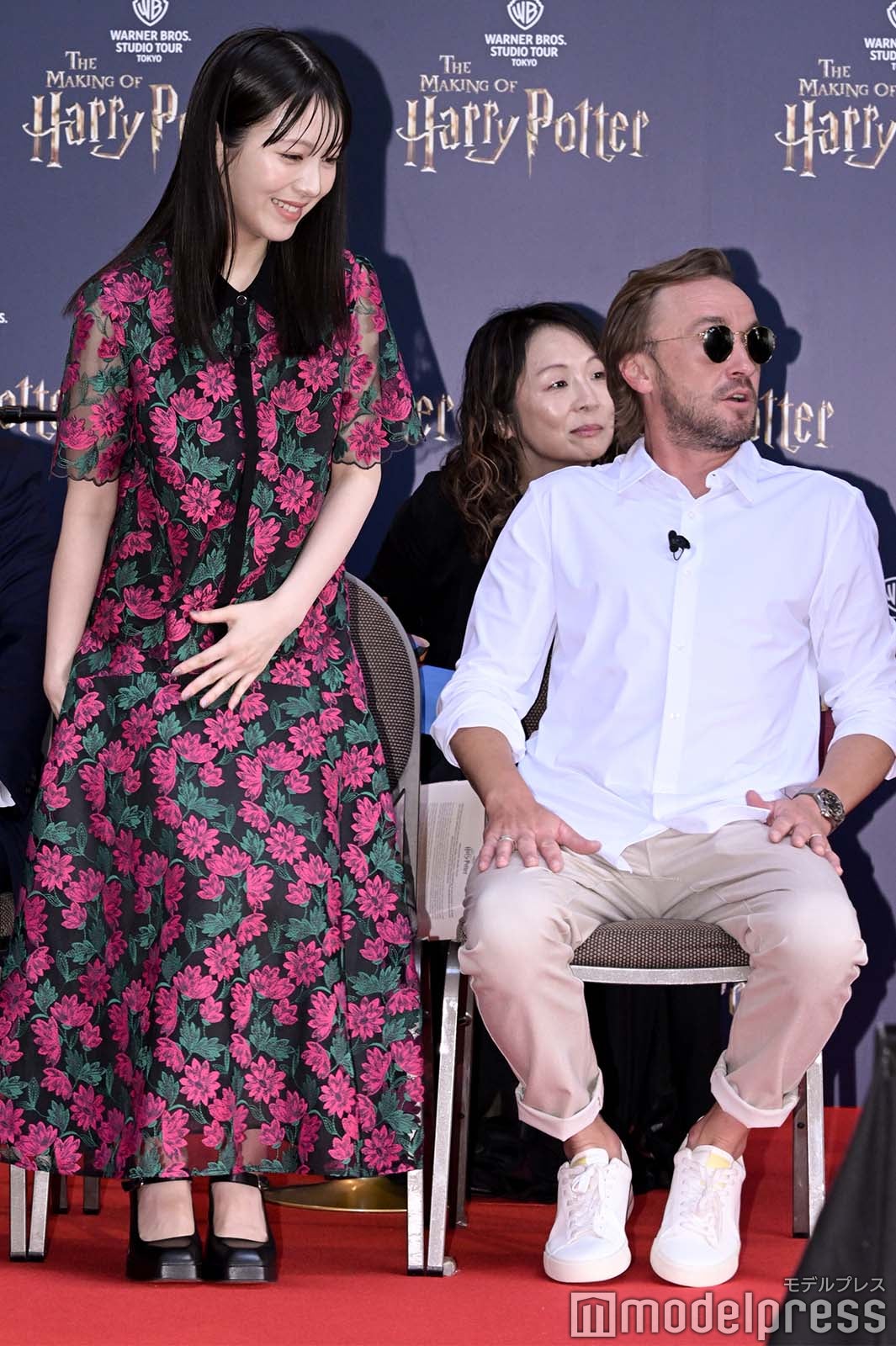 浜辺美波、トム・フェルトン（C）モデルプレス