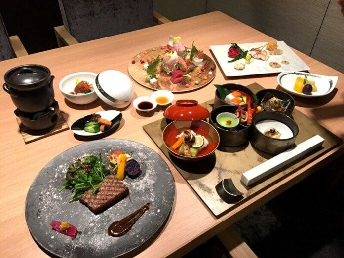 モダン懐石の夕食の料理例