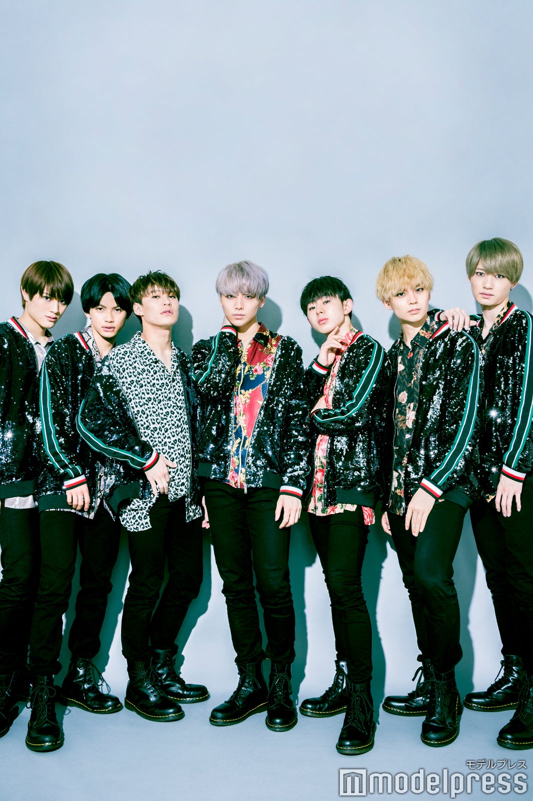 （左から）KENSHIN、NAOYA、TETTA、HAYATO、EIKU、REI、KOHKI （C）モデルプレス