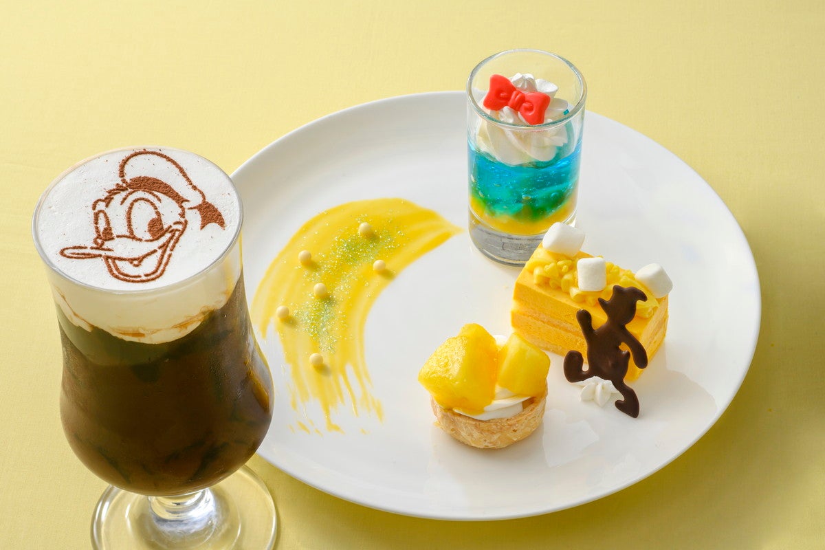 スペシャルデザートセット¥1,980（C）Disney