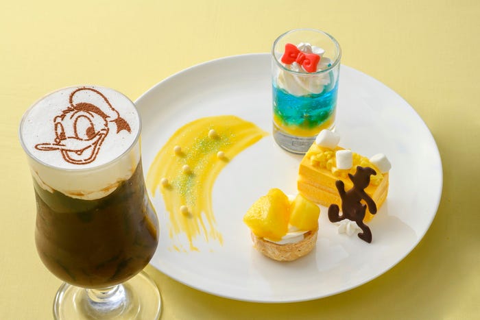 スペシャルデザートセット¥1,980(C)Disney