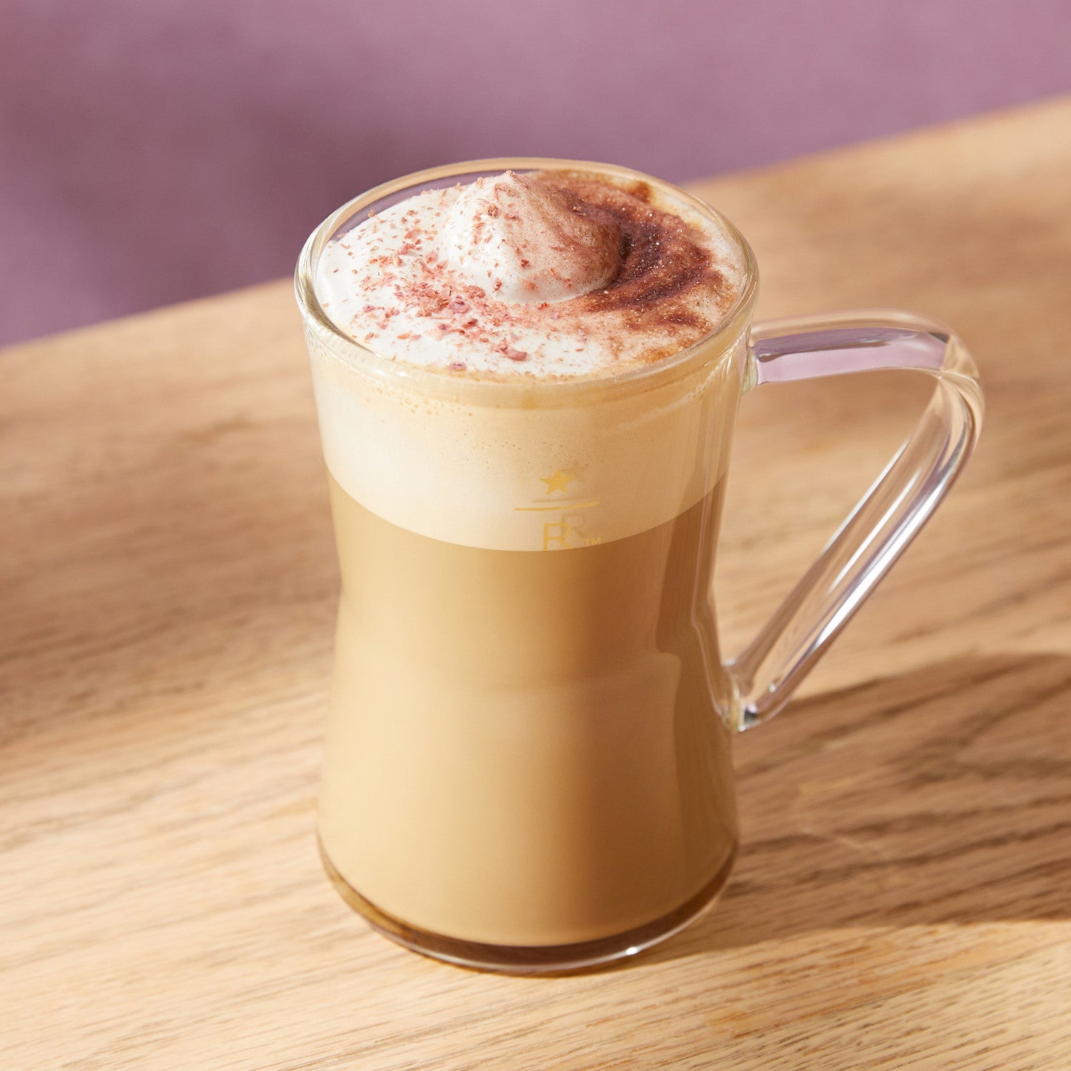 スタバ「ロースタリー 東京」に5回目の桜シーズン到来　“和”ビバレッジや桜色フード登場