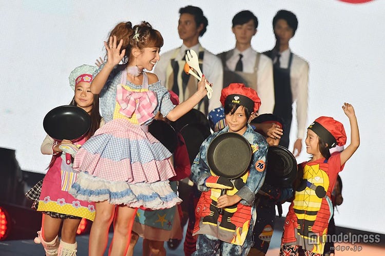 辻希美 エプロン姿で子供たちと登場 得意料理を明かす モデルプレス 辻希美 エプロン姿で子供たちと登場 得意料理を明かす モデルプレス