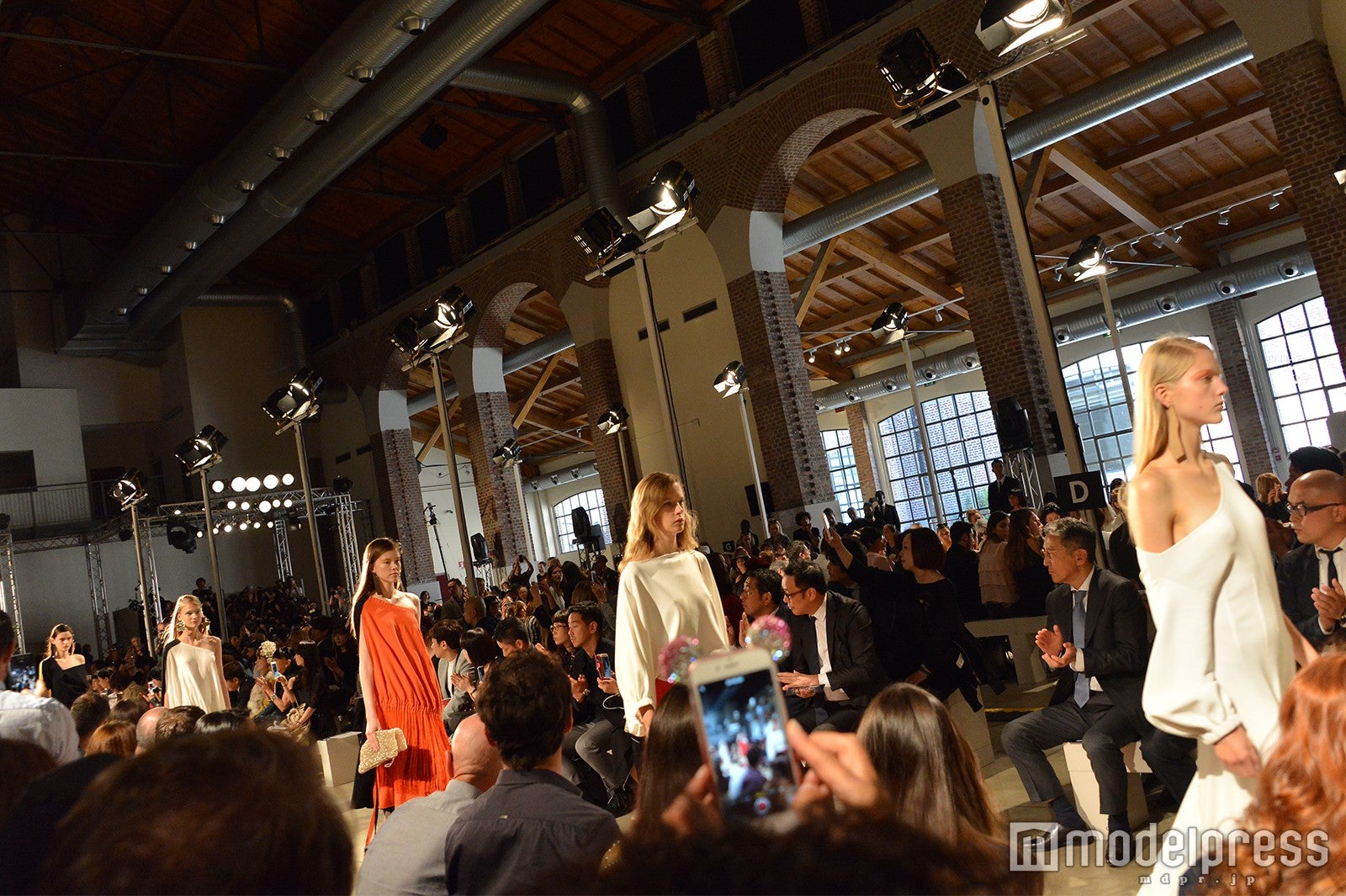 ANTEPRIMA（C）モデルプレス