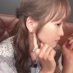 川栄李奈、高級ブランドを身につけた横顔ショットにファン歓喜「美し過ぎ」「まぶしいぃぃ」