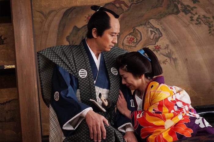 (左から)谷原章介、小池栄子(C)フジテレビ