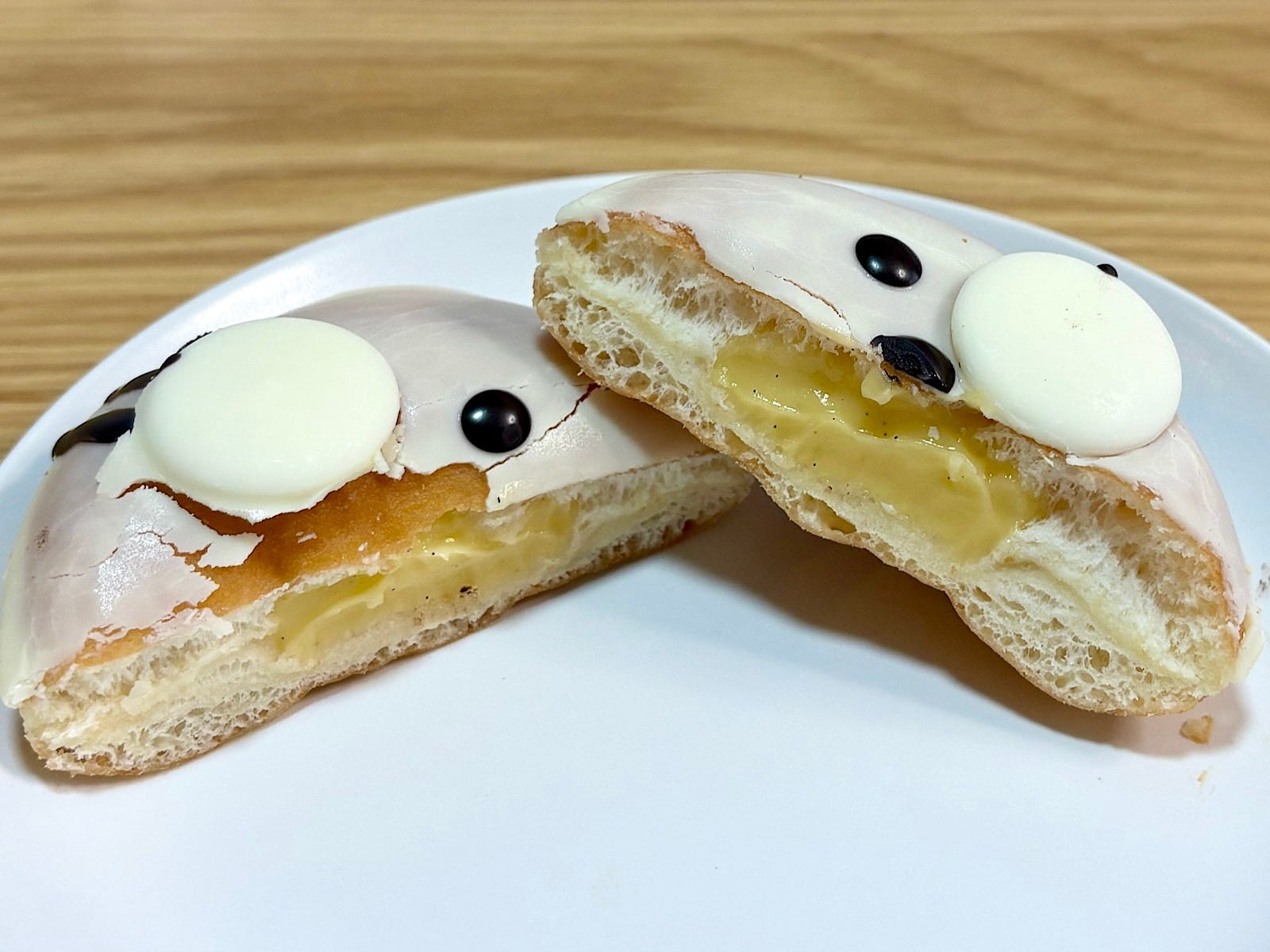バニラ香るカスタードクリームとチョコレートで、背徳感のある甘さ！  