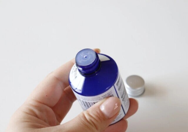 100円なのにいい仕事してくれる！スニーカー洗いの強い味方