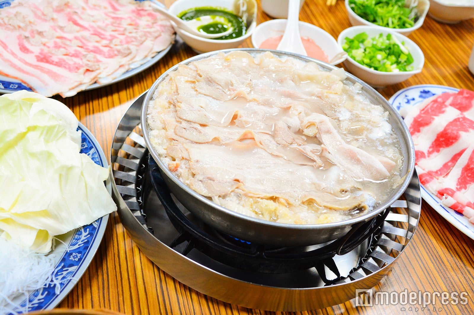 酸菜白肉火鍋 大鍋（5～7人分）2000元／約7200円（C）モデルプレス