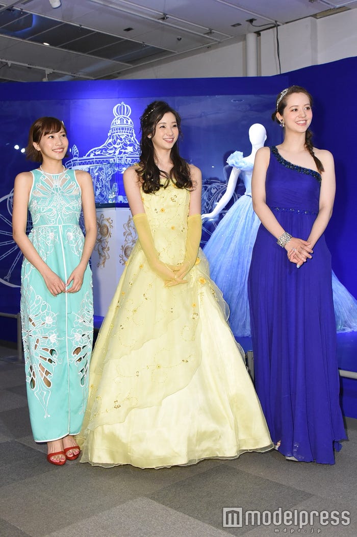 (左から)佐野ひなこ、足立梨花、春香クリスティーン(C)モデルプレス