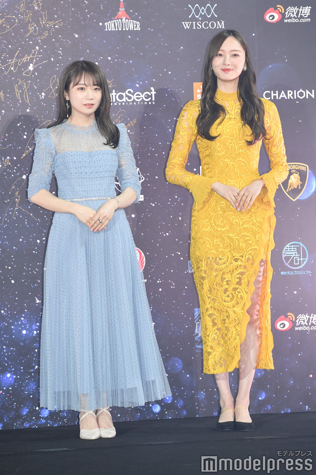 秋元真夏、梅澤美波 （C）モデルプレス