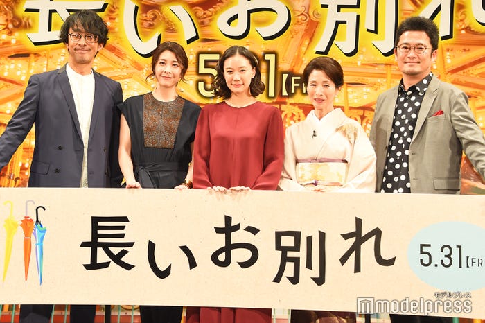 (左から)北村有起哉、竹内結子、蒼井優、松原智恵子、中野量太監督(C)モデルプレス