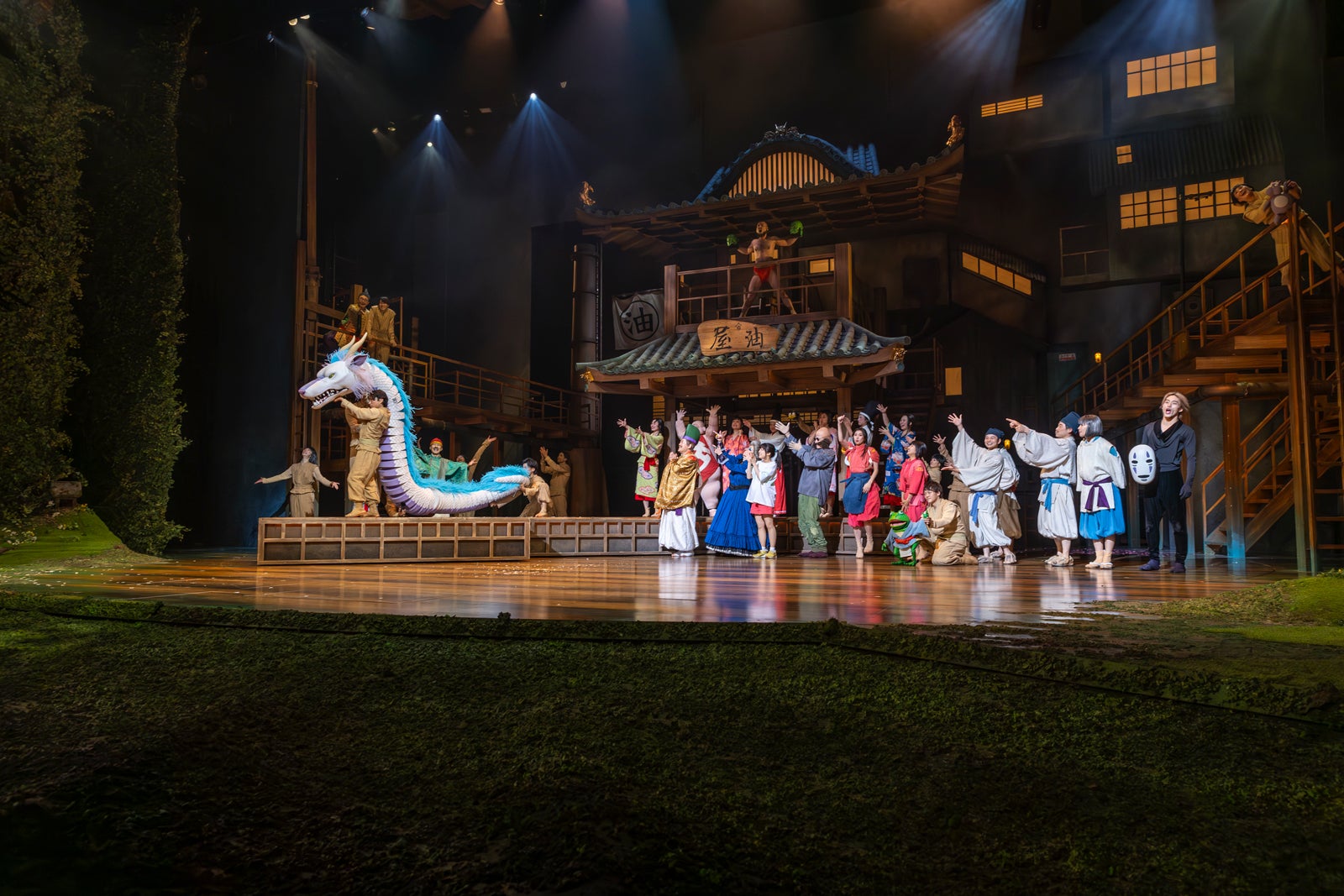 舞台「千と千尋の神隠し」（C）EllieKurttz