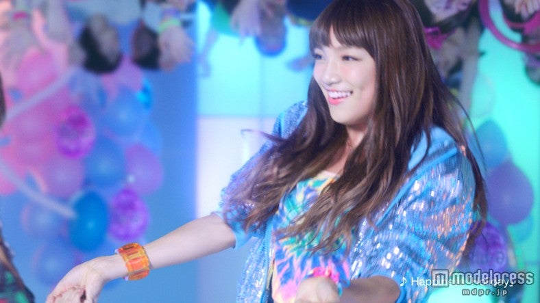 須田アンナ／新CM「重力ダンス」篇