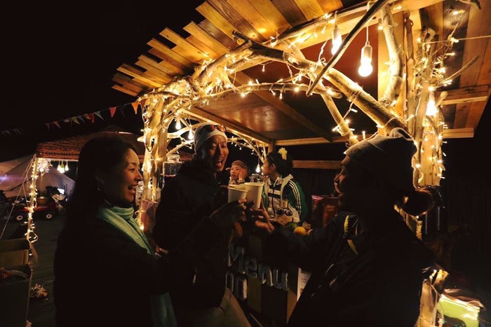 会場内バーカウンター／画像提供：ジョブライブ